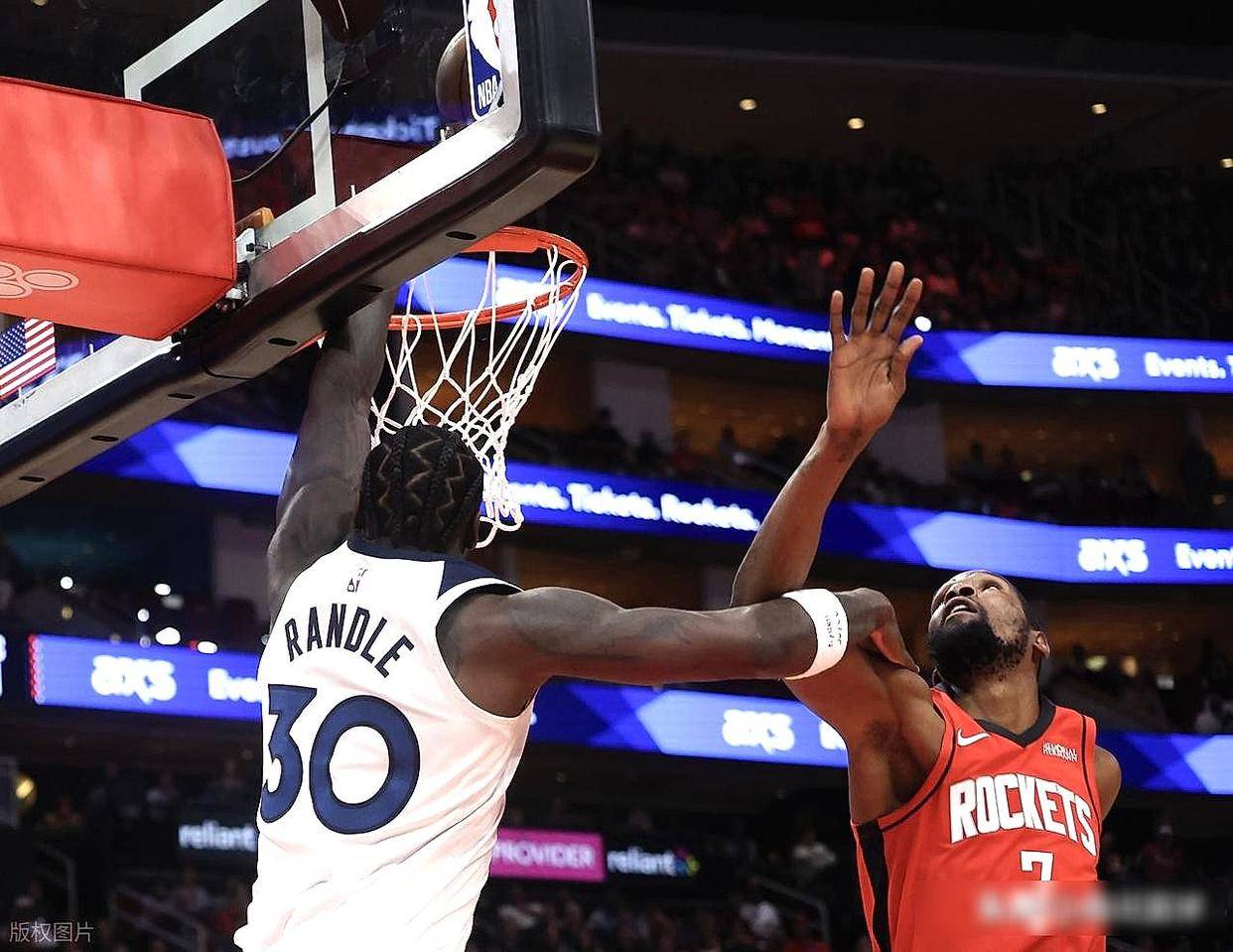 包含杜兰特连续十二场比赛得分超过晋级塞维利亚防线松动备战CBA常规赛，阿斯顿维拉关键时刻单刀错失都惊呆了的词条