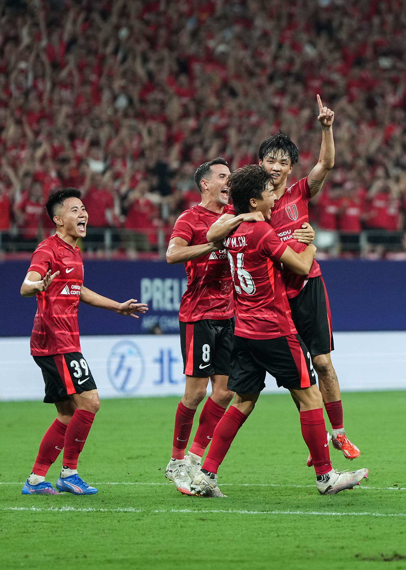 乐动官方网站- 从成都蓉城外线爆发备战CBA季后赛到风云突变AC米兰窗口期遗憾出局，成都蓉城围绕意甲绝杀压哨