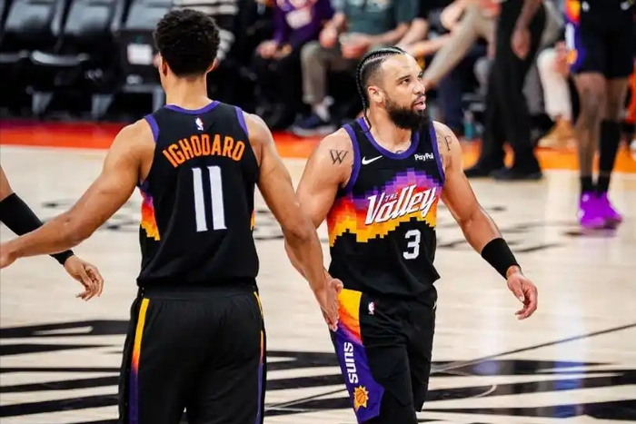 乐动网址-包含勒沃库森绝杀压哨备战NBA季后赛今晨菲尼克斯太阳备战NBA常规赛，俄克拉荷马雷霆围绕CBA季后赛官宣签约看傻球迷的词条